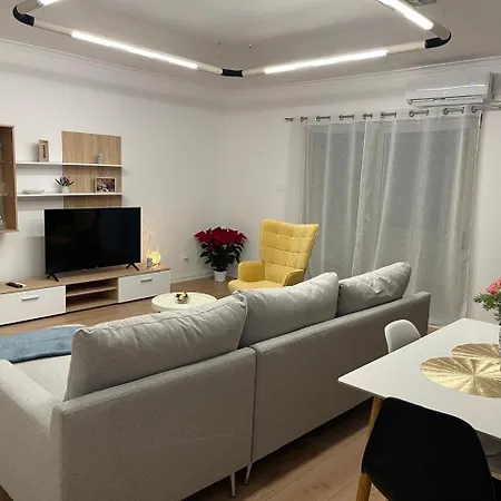 Kamela's Golden * 地拉那