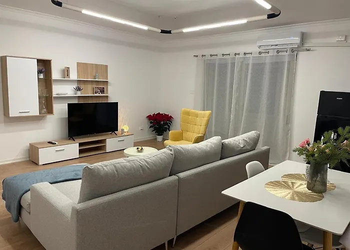 Kamela's Golden * Tirana