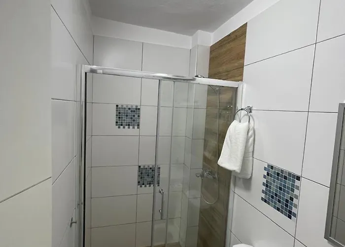 Kamela's Golden 地拉那