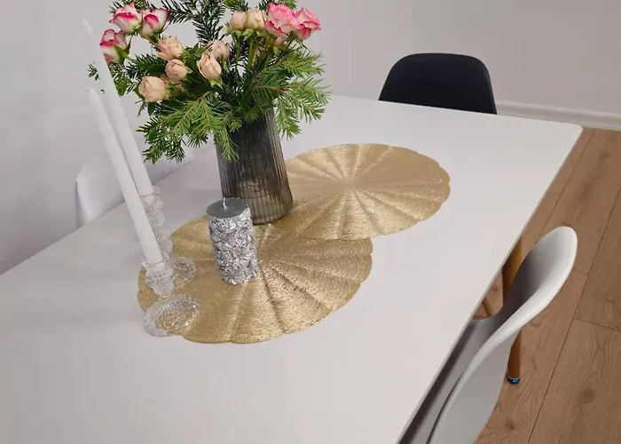 Kamela's Golden Apartment *